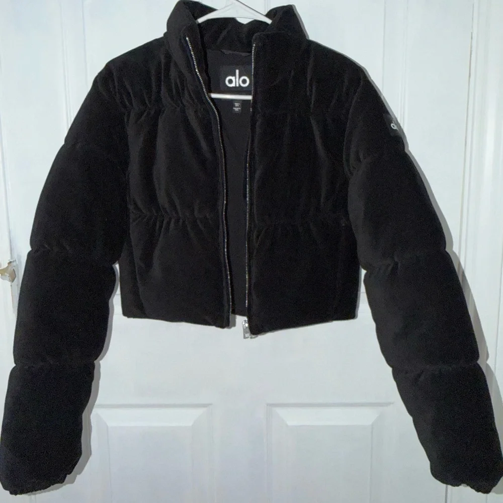 ALO Yoga Black Jacket - Picture 2 of 6
